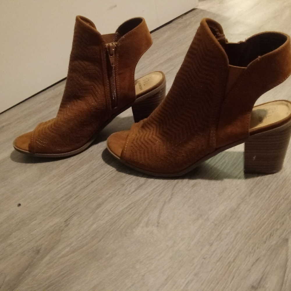 Country style boot sandals